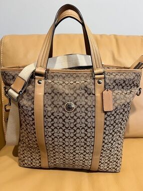 Coach Large Signature Canvas Tote bag